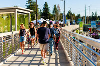 Photo: Pedestrian skybridge at the Shoreline North/185th Station platform and plaza on Opening Day, August 30, 2024.